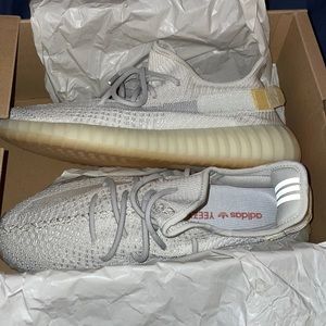Yeezy 350 V2 Light NEW